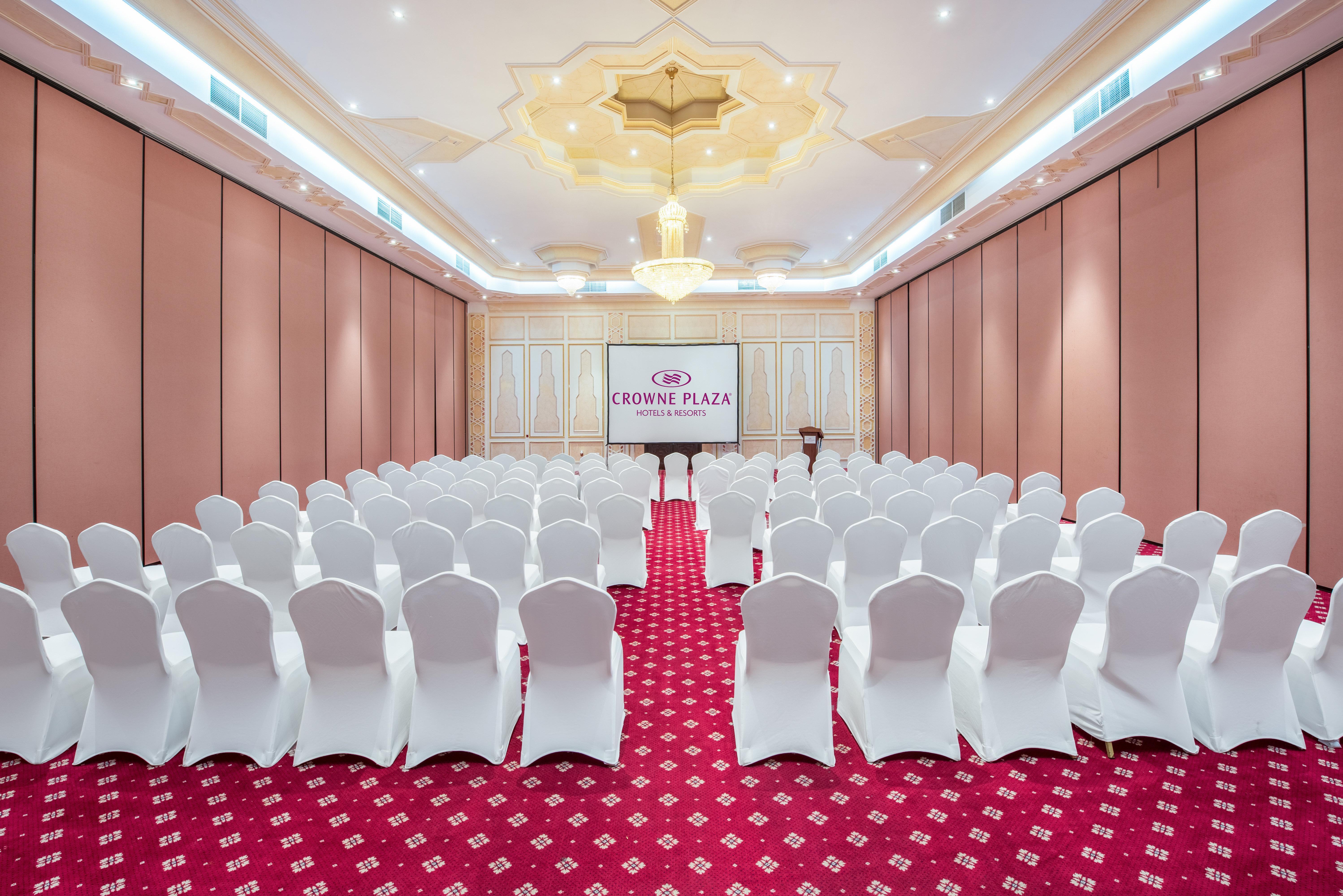 Crowne Plaza By Ihg